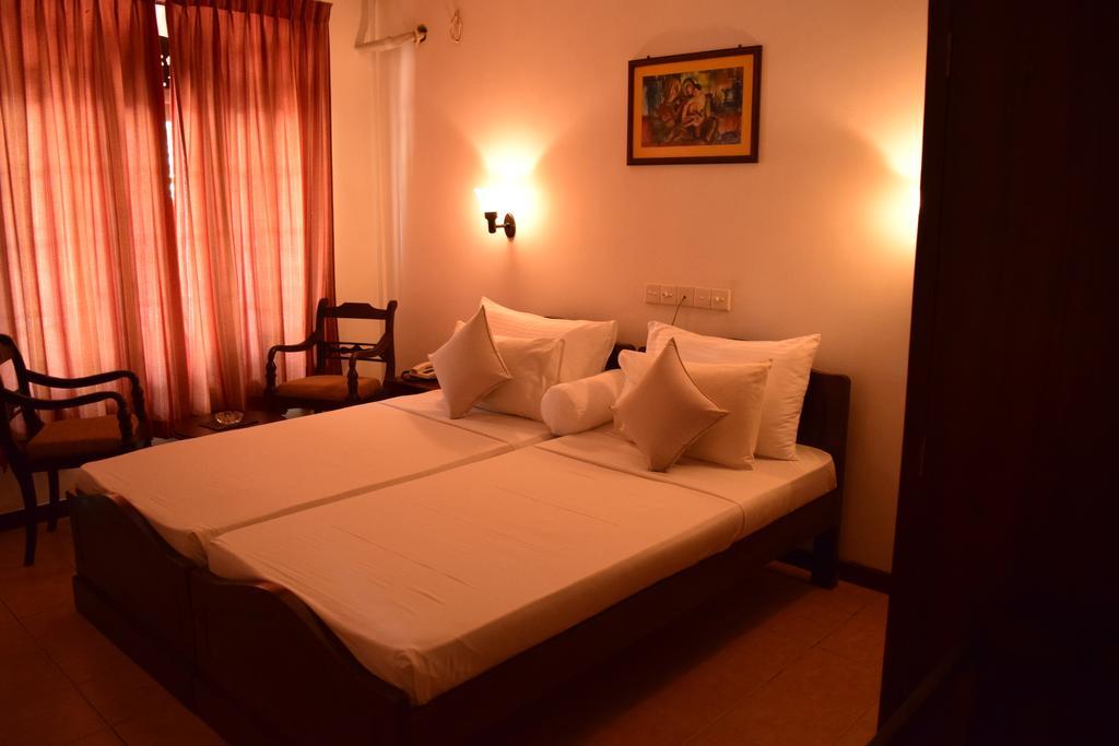 Hotel Lagoon Paradise Negombo Habitación foto