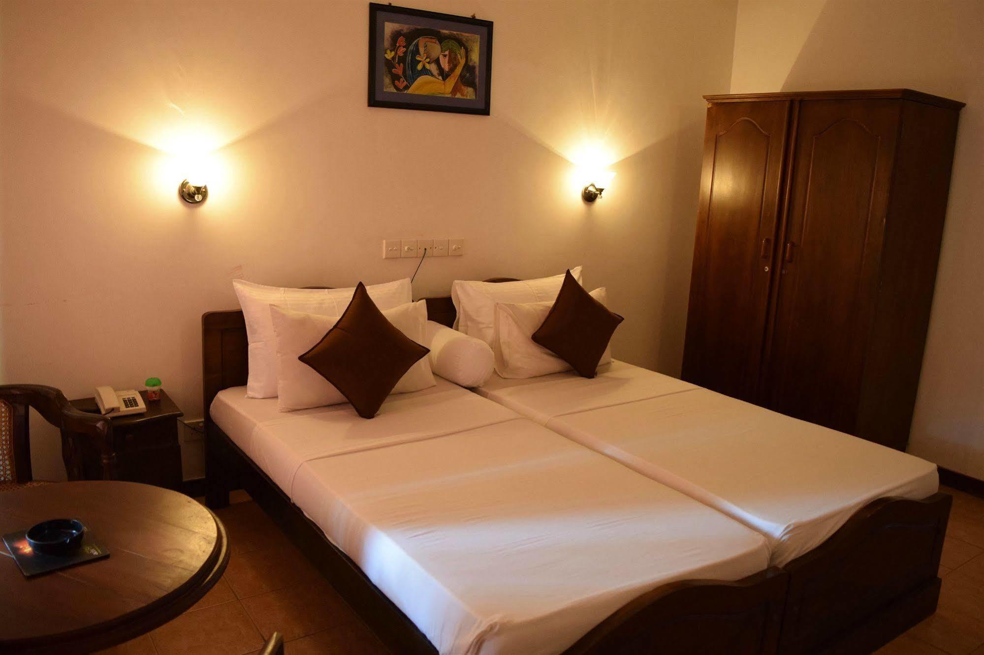 Hotel Lagoon Paradise Negombo Exterior foto