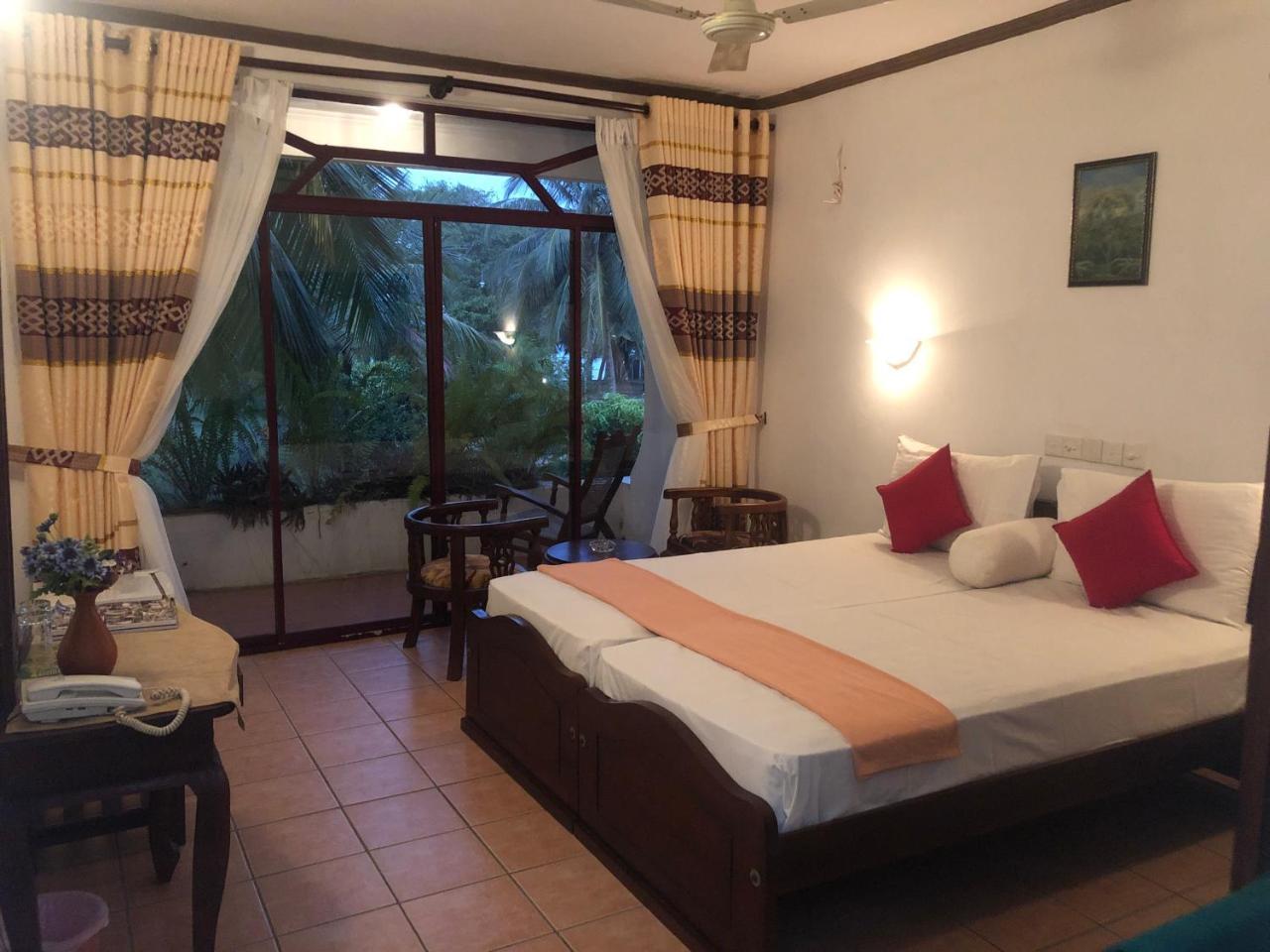 Hotel Lagoon Paradise Negombo Exterior foto